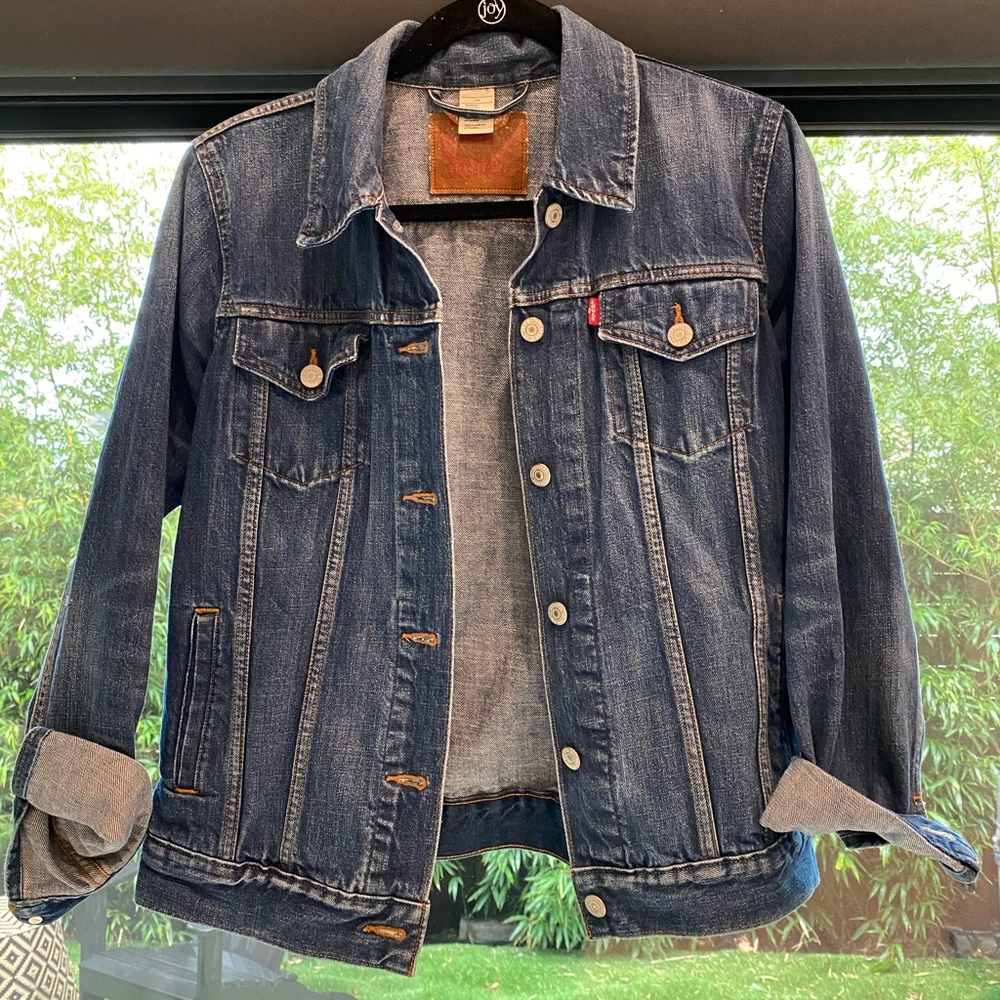 Levi’s | Classic dark-wash trucker